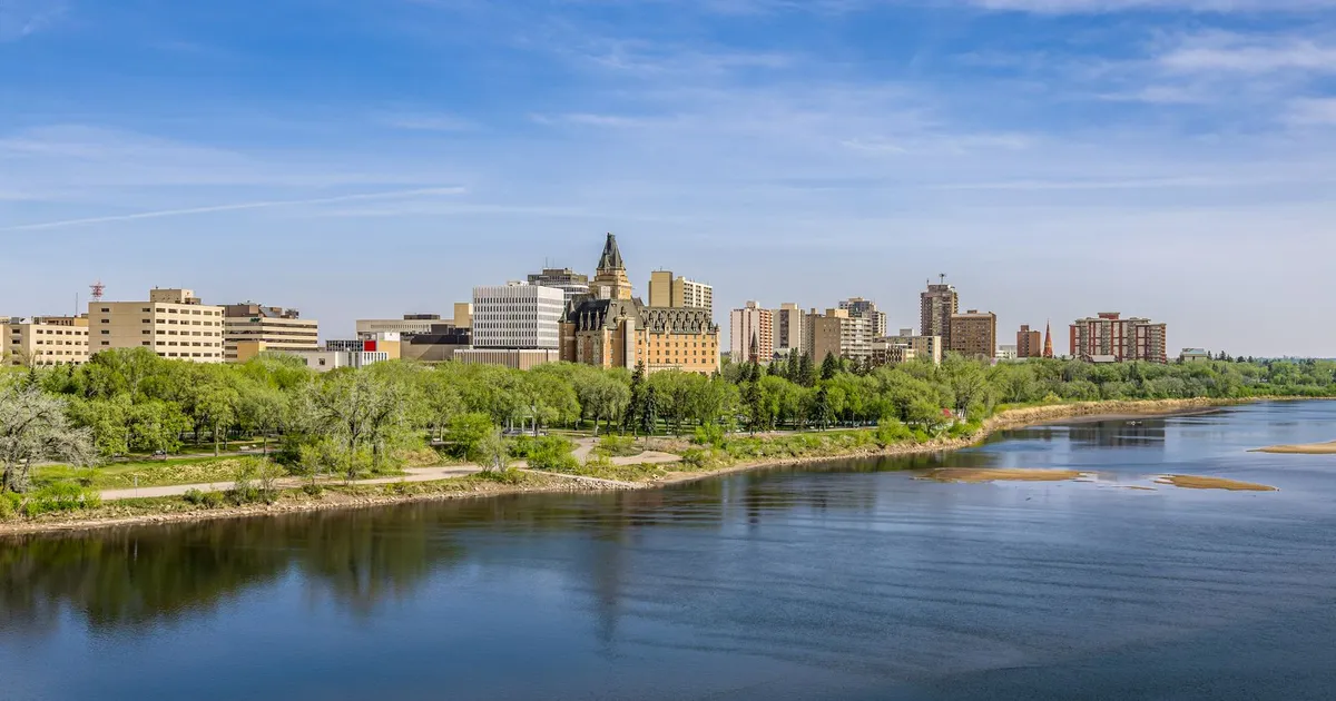 South Saskatchewan River and the bridges of Saskatoon, where loans Saskatoon residents apply for online are covered by Saskatchewan payday rules